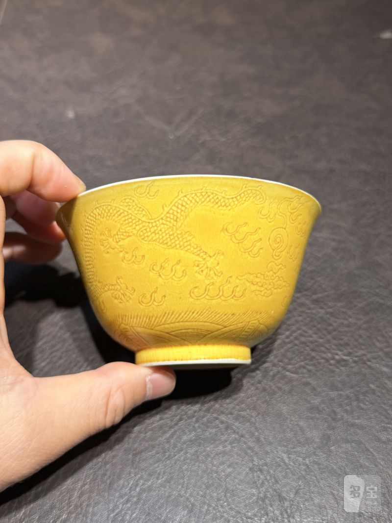 清光绪 娇黄釉暗刻龙纹茶碗 - 图7